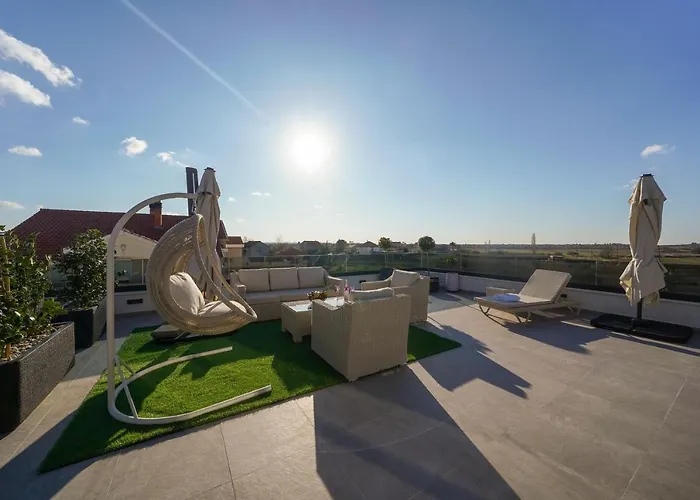 Апартаменты D-palace-lux Donji Zemunik